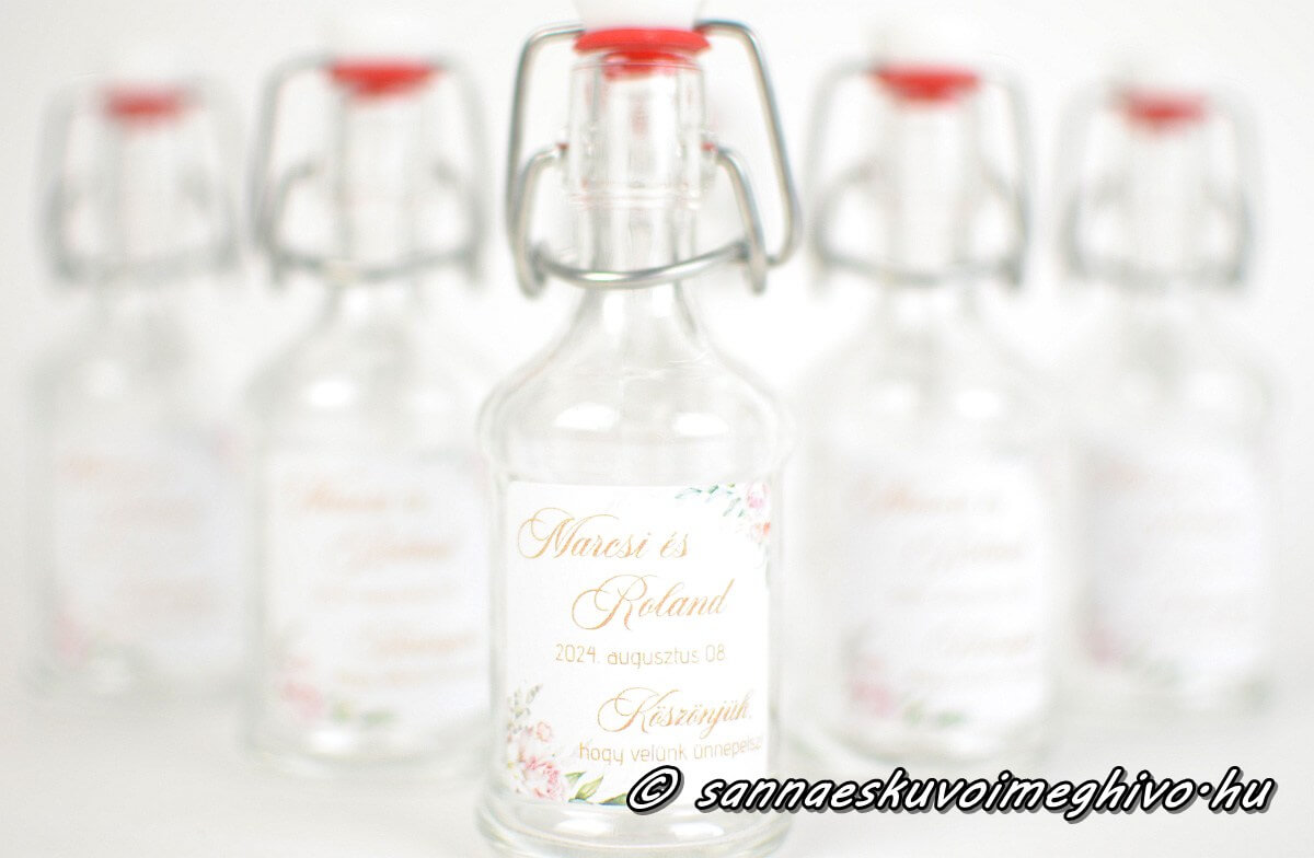 koszonetajandek-mini-uveg-sannaeskuvoimeghivo-2503293 Köszönetajándék mini pálinkás üveg virágos matricával