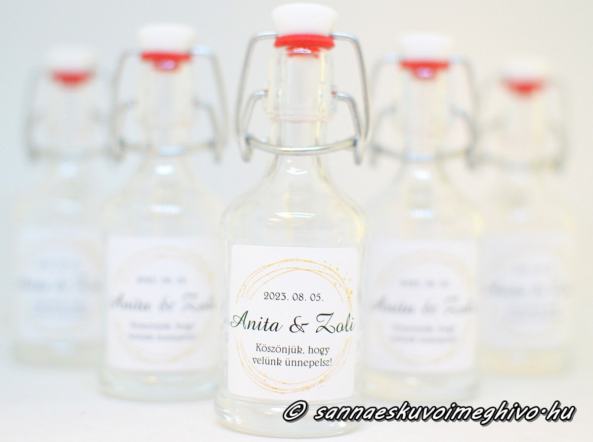 koszonetajandek-mini-uveg-sannaeskuvoimeghivo-25033001 Köszönetajándék mini pálinkás üvegen arany körös matrica
