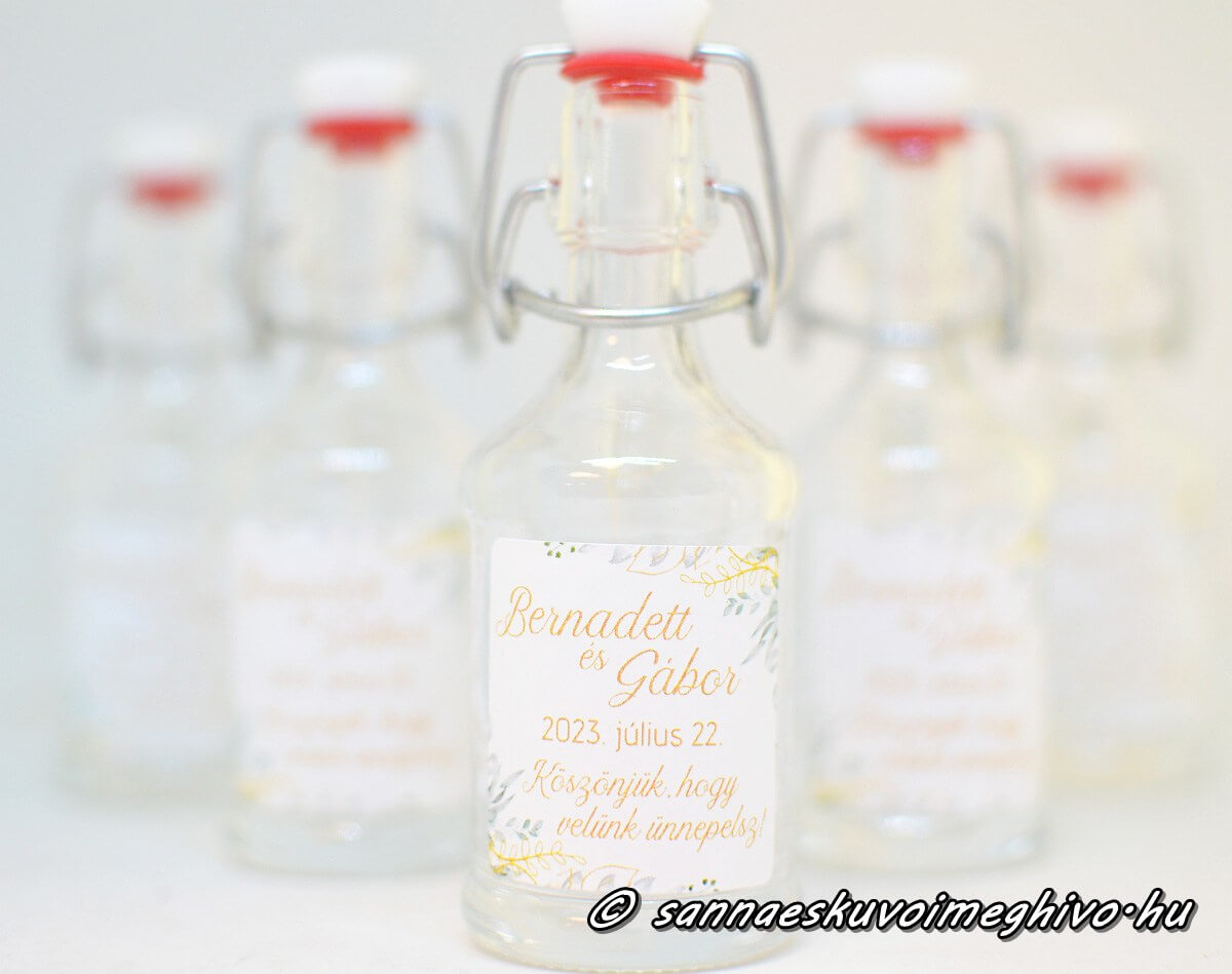 koszonetajandek-mini-uveg-sannaeskuvoimeghivo-25033004 Köszönetajándék mini pálinkás üvegen zöld és sárga leveles matrica