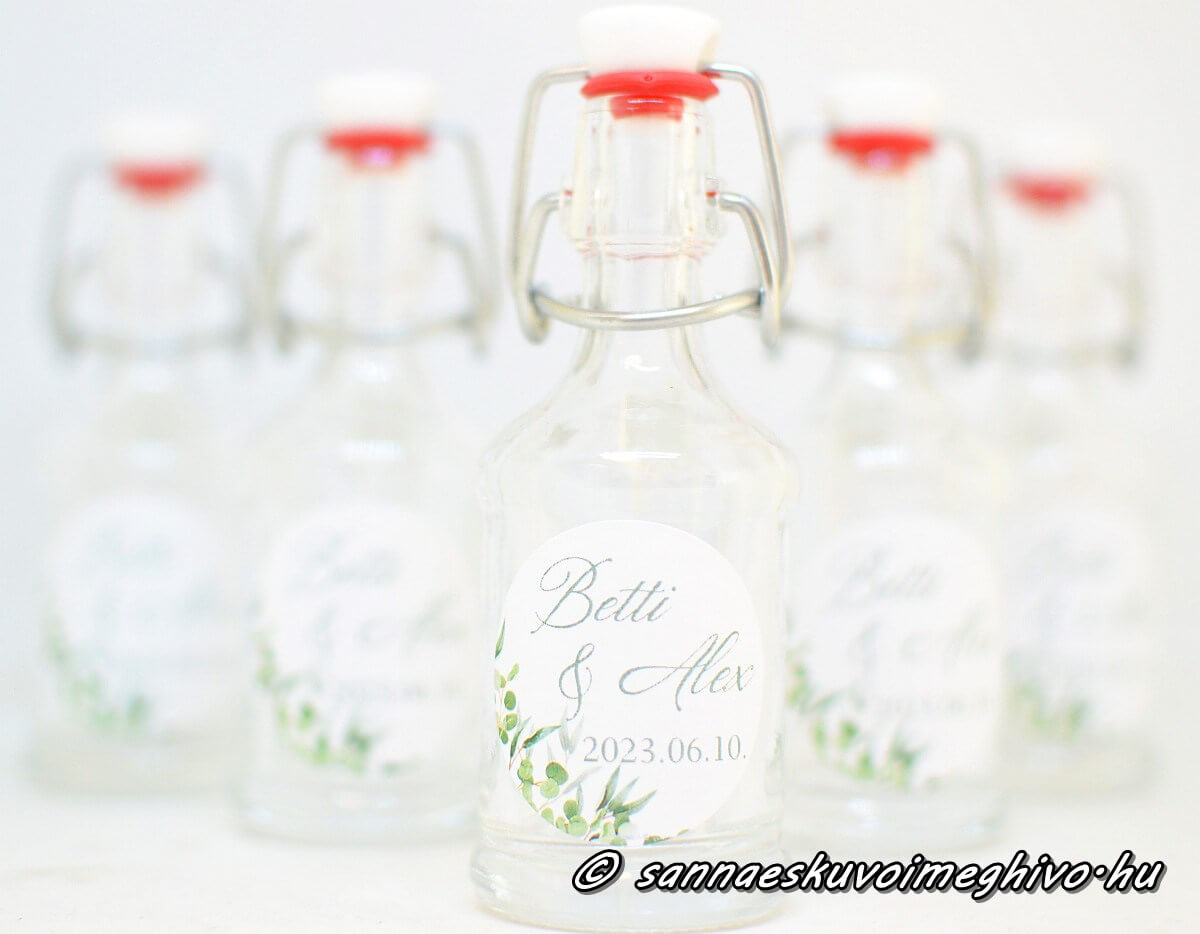 koszonetajandek-mini-uveg-sannaeskuvoimeghivo-25033005 Köszönetajándék mini pálinkás üvegen zöld leveles matrica
