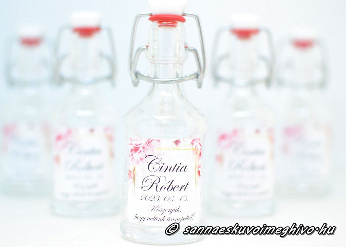koszonetajandek-mini-uveg-sannaeskuvoimeghivo-25033007 Köszönetajándék mini pálinkás üvegen geometrikus virágos matrica