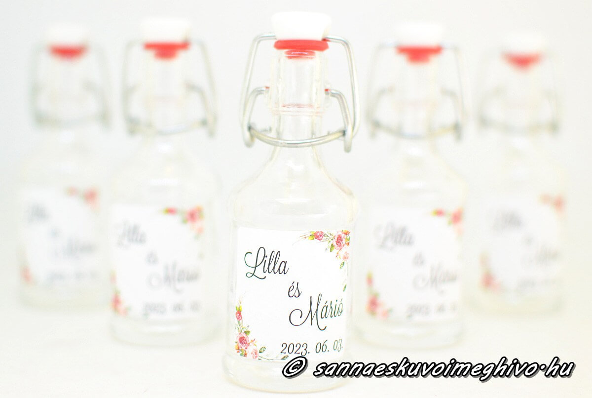 koszonetajandek-mini-uveg-sannaeskuvoimeghivo-25033015 Köszönetajándék mini pálinkás üvegen virágcsokros matrica