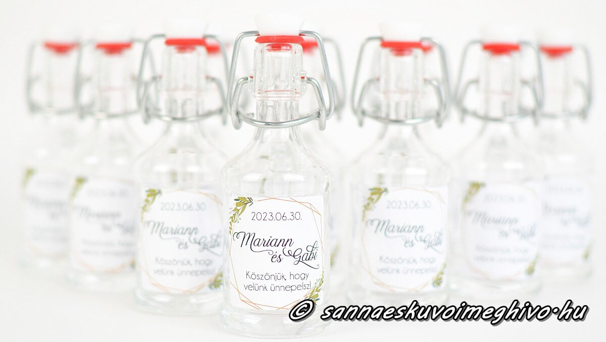 koszonetajandek-mini-uveg-sannaeskuvoimeghivo-25033016 Köszönetajándék mini pálinkás üvegen geometrikus témájú matrica