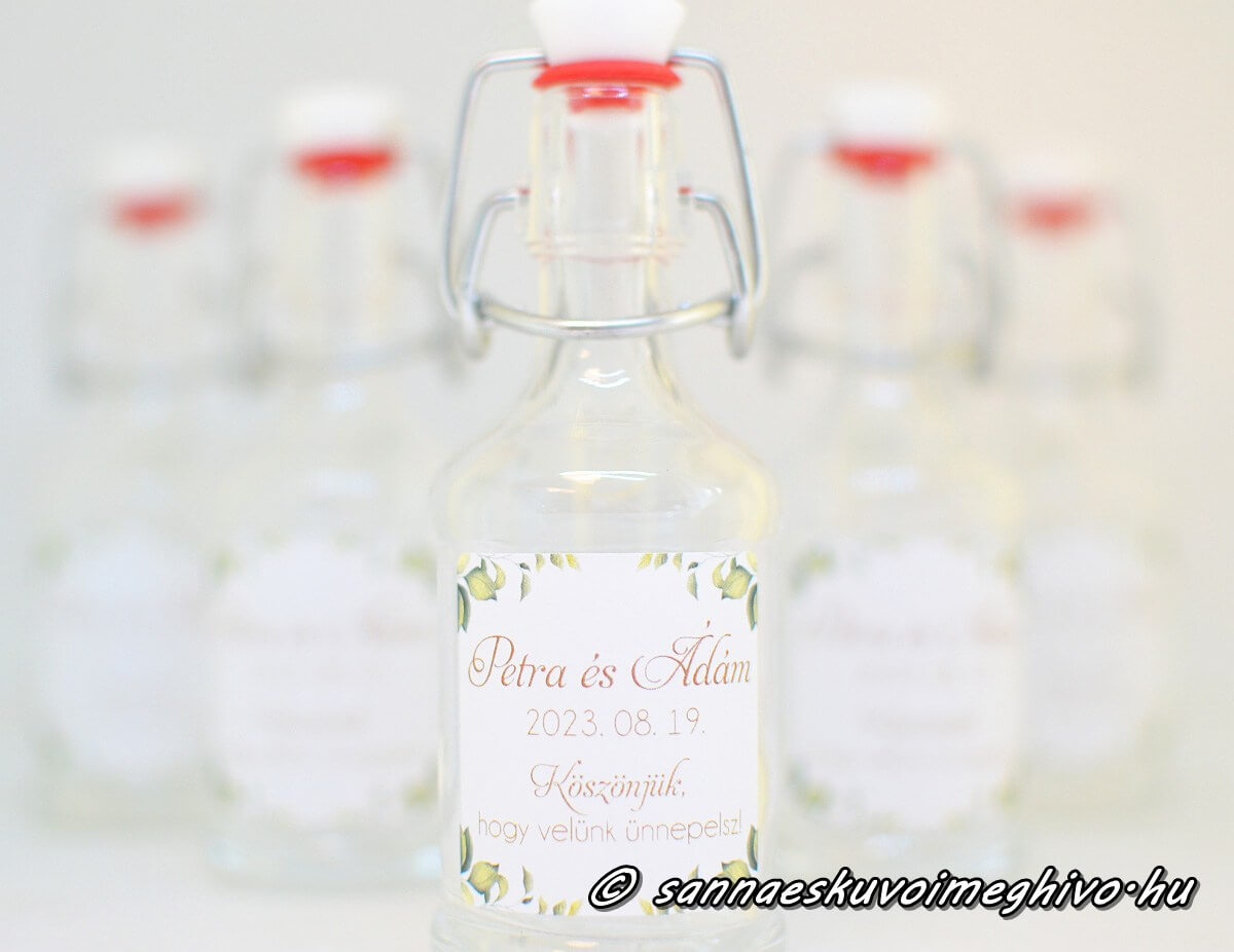 koszonetajandek-mini-uveg-sannaeskuvoimeghivo-25033017 Köszönetajándék mini pálinkás üvegen zöld leveles matrica