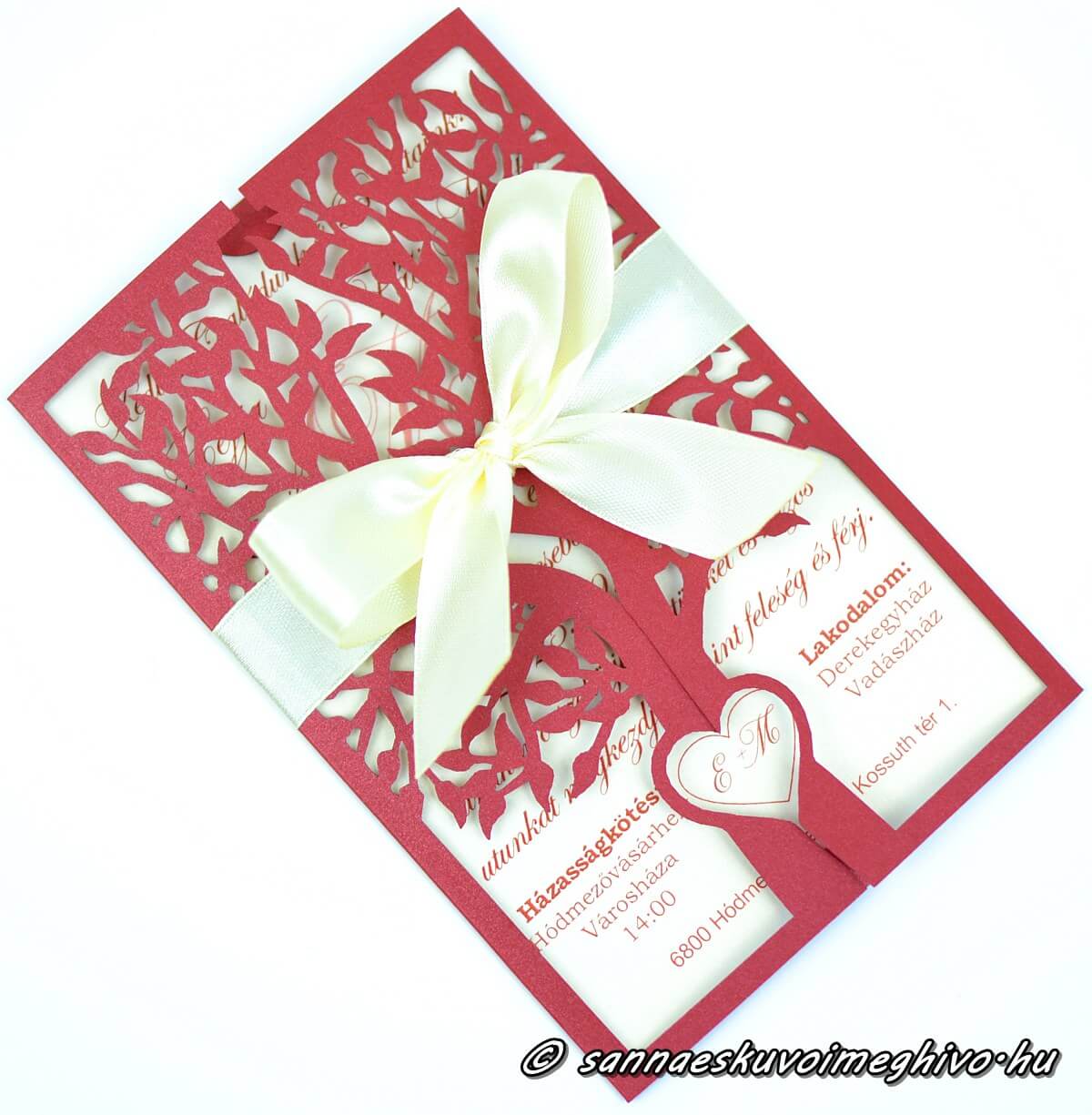 falomb-alatt-eskuvoi-meghivo-sannaeskuvoimeghivo-250720 Bordó papírból készült lézervágott Falomb alatta meghívóm