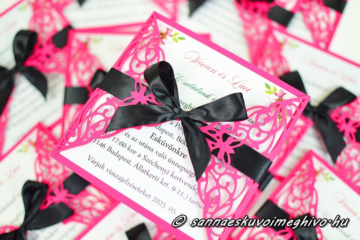 eskuvoi-meghivo-seherezade-sannaeskuvoimeghivo-250328 Seherezádé meghívóm rózsaszín papírral fekete szatén szalaggal