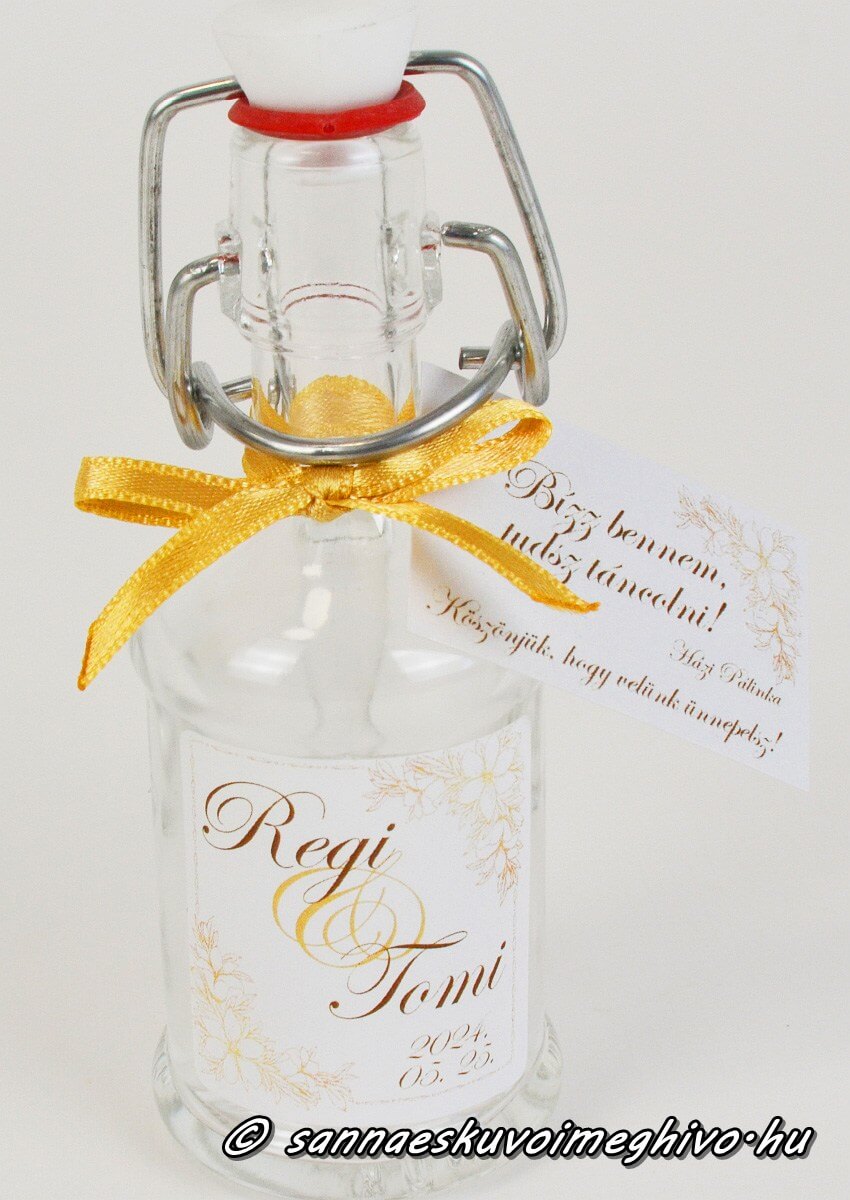 koszonetajandek-mini-uveg-uzenettel-sannaeskuvoimeghivo-2503301 Köszönetajándék mini pálinkás üvegen barna betűk matrica és sárga szalag