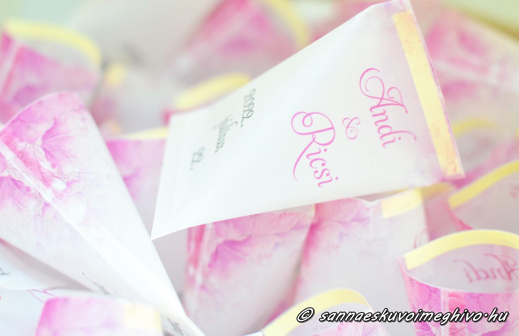 koszonetajandek-tarto-sannaeskuvoimeghivo2207061 Köszönetajándék tartó pink nyomattal