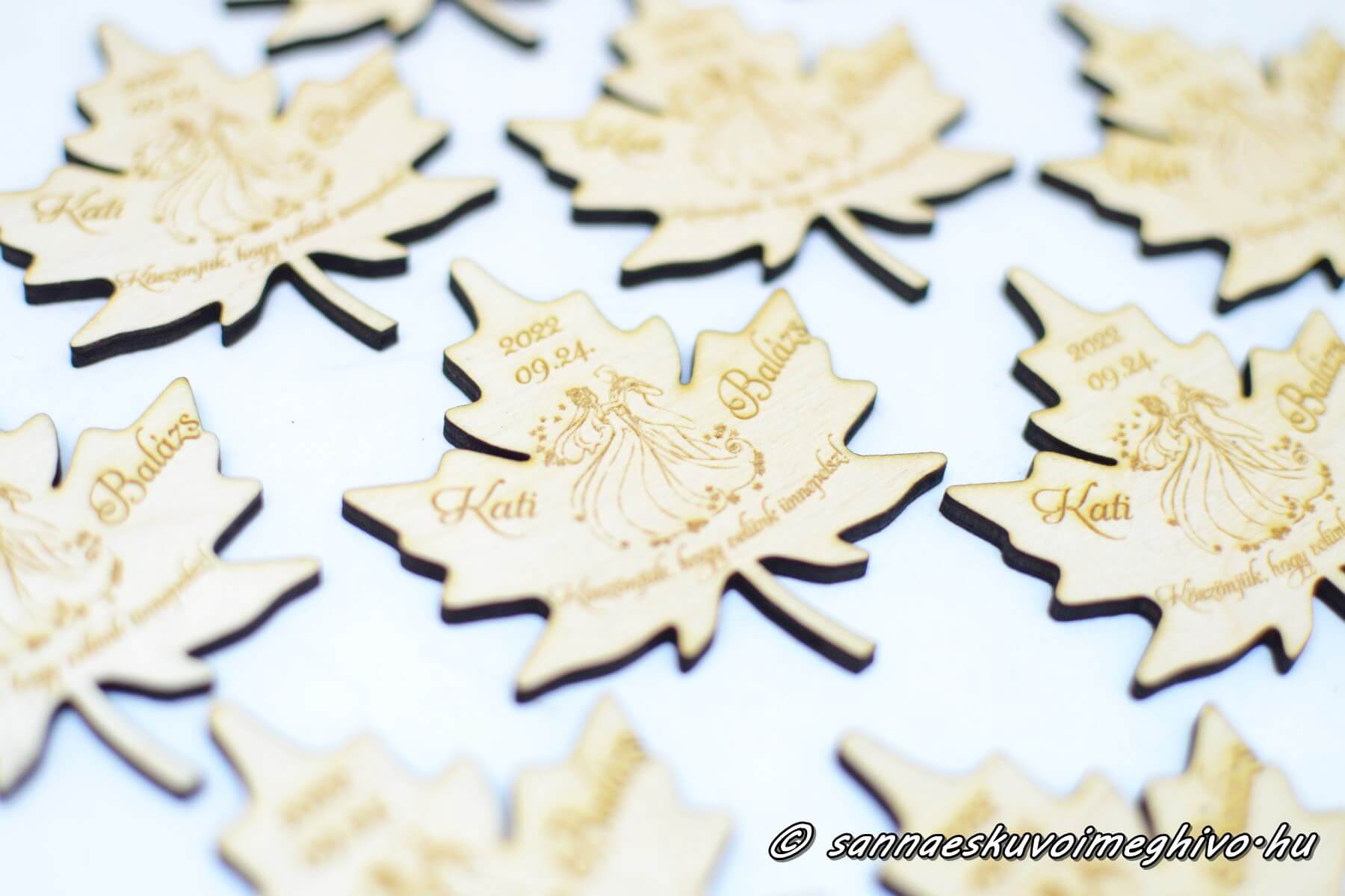 fa-hutomagnes-sannaeskuvoimeghivo-2010092 Falevél alakú hűtőmágnes táncoló pár rajzzal