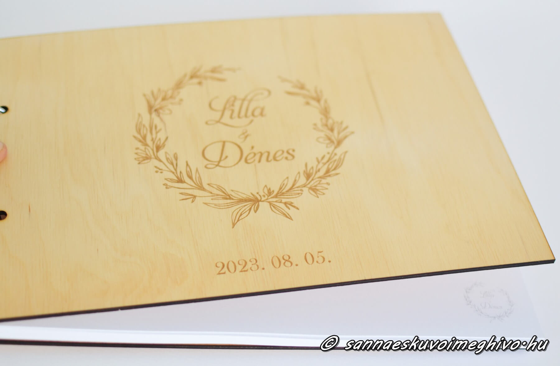 vendegkonyv-extra-sannaeskuvoimeghivo2308192 Fa egyedi vendégkönyv esküvőre
