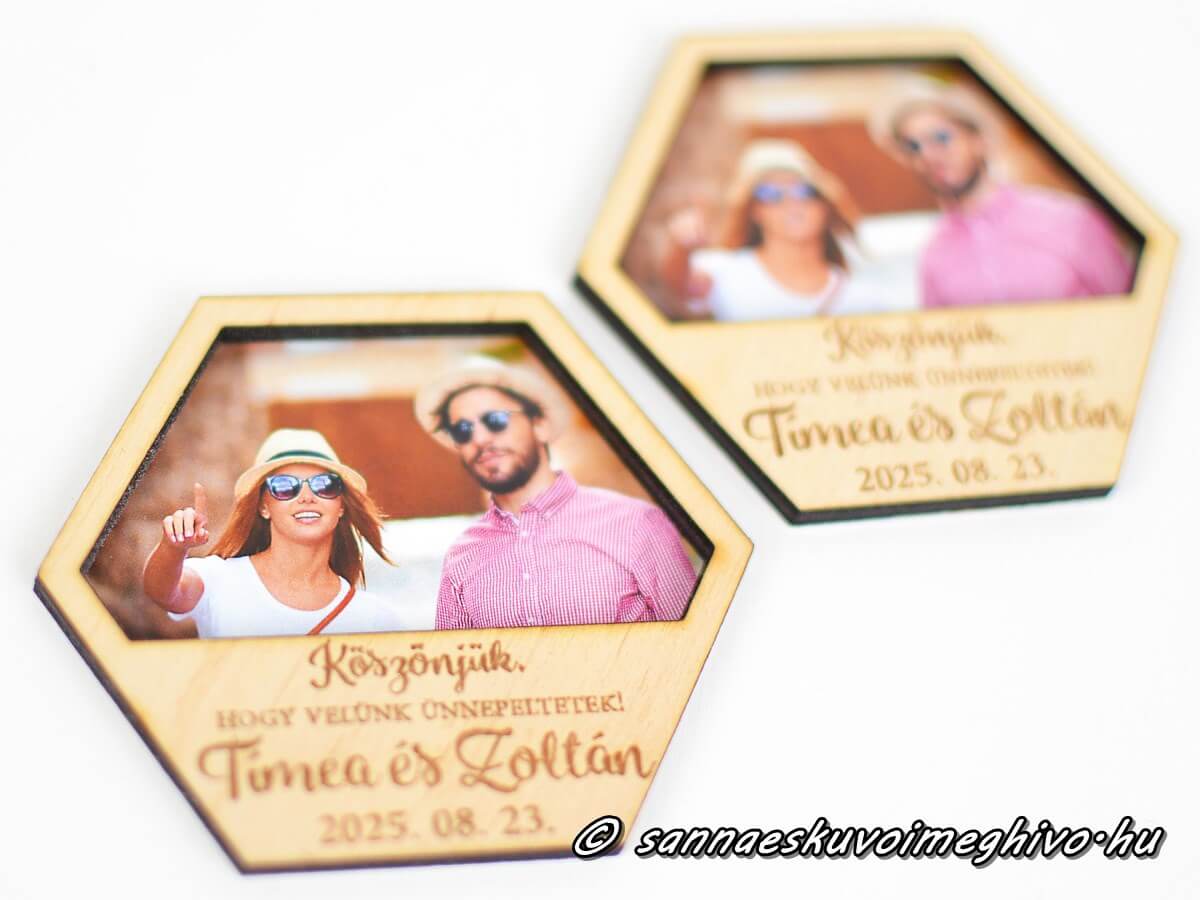 eskuvoi-hutomagnes-hatszog-sannaeskuvoimeghivo.2409151 Hatszög alakú fa hűtőmágnes