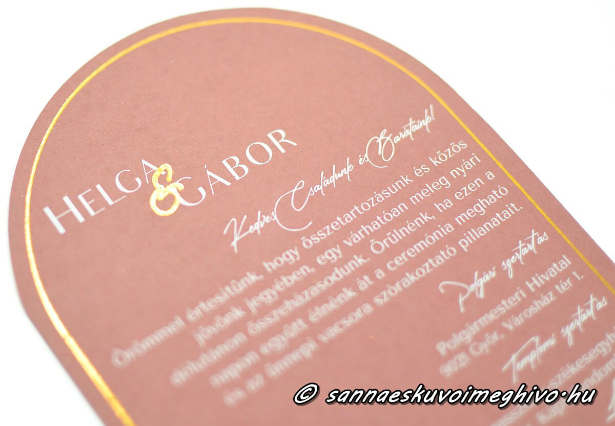 eskuvoi-meghivo-boltiv-sannaeskuvoimeghivo-2412023 Boltív meghívó arany díszítések közelről