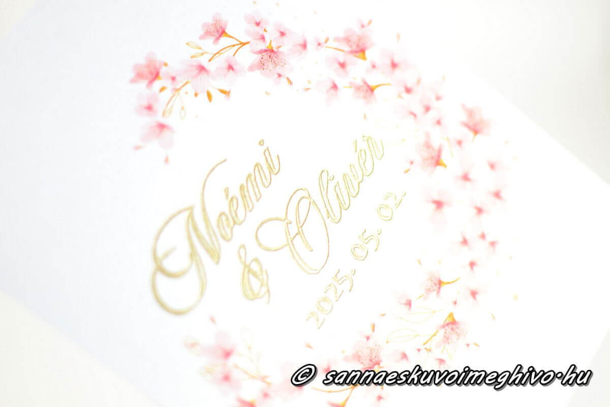 seskuvoi-meghivo-cseresznyefa-viragzas-sannaeskuvoimeghivo-2412054 Cseresznyefa virágzás meghívó arany betűi közelről