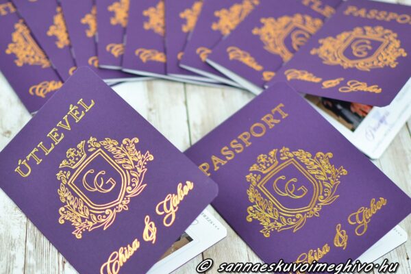 Útlevél esküvői meghívók arany betűkkel